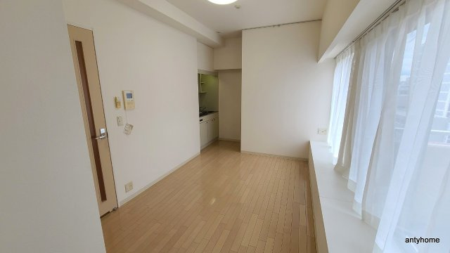 ドゥーエ江坂3　仲介手数料無料の居間・リビング