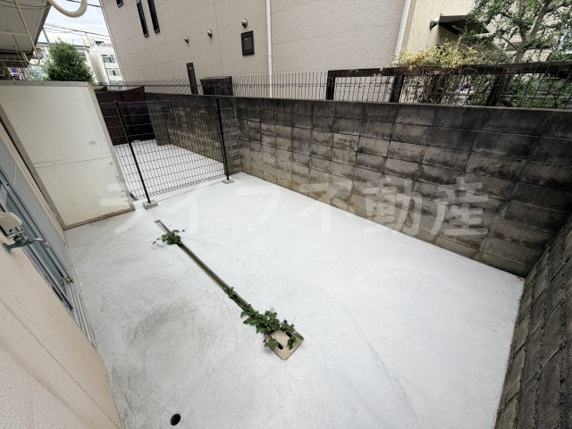 サイレンスハイムのバルコニー|外からの目が気にならないバルコニーで洗濯物が干せます