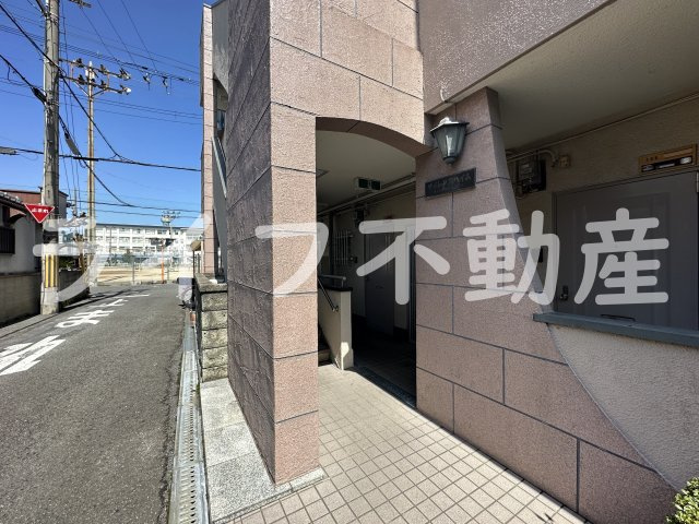 サイレンスハイムのエントランス|清潔なエントランスです