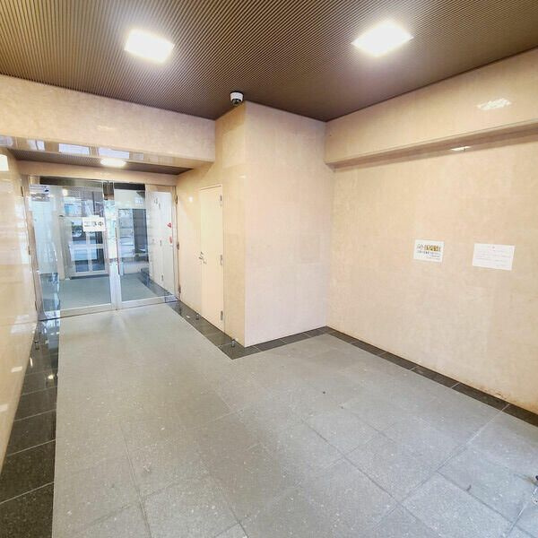 パール横浜東口壱番館のロビー