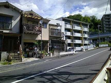 広島市西区己斐東2丁目　土地の前面道路含む現地写真