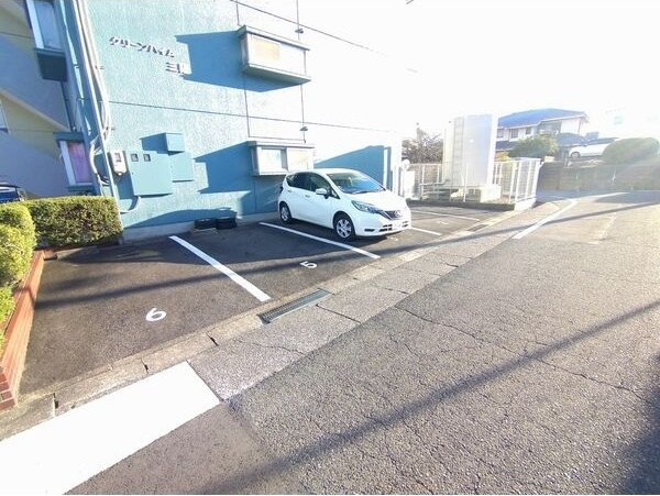 グリーンハイム三陽の駐車場