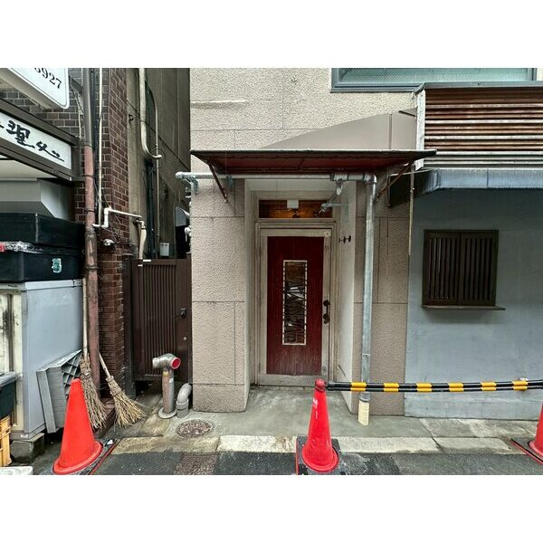 大阪市北区豊崎５丁目の店舗一部の玄関