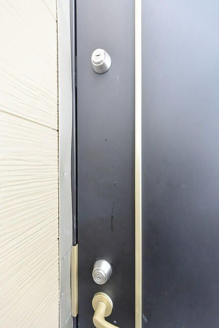 リフィナ横浜新杉田の玄関