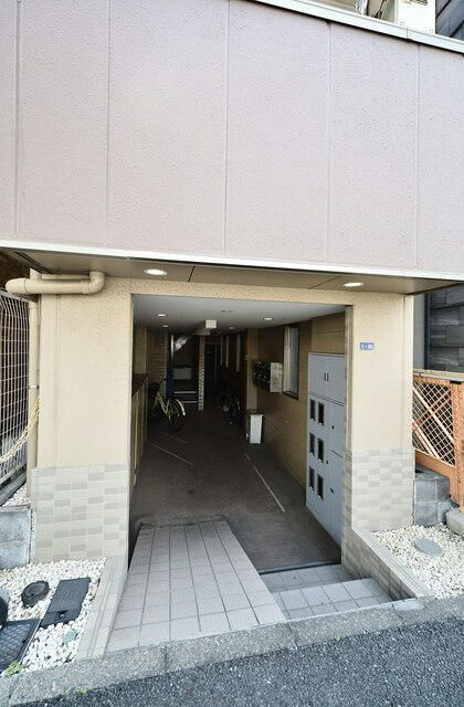 リフィナ横浜新杉田のエントランス