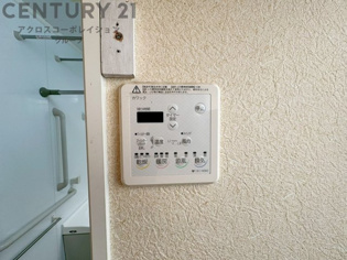 暖房機能があるため、冬場でも温かい浴室で入浴でき、乾燥機能があるため、水気を素早く取り除けます。また、換気機能があるため、湿気を素早く排出してカビや雑菌の発生を防ぐことができます。
