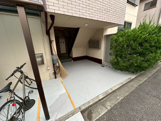 春日プラーザのエントランス