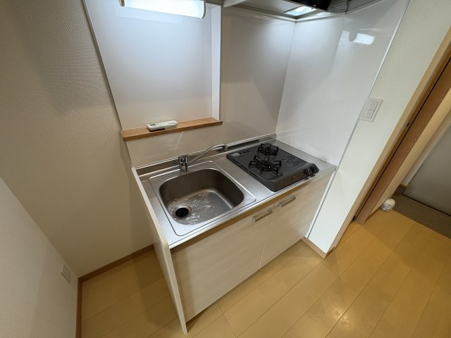 神戸市須磨区関守町２丁目のハイツのキッチン