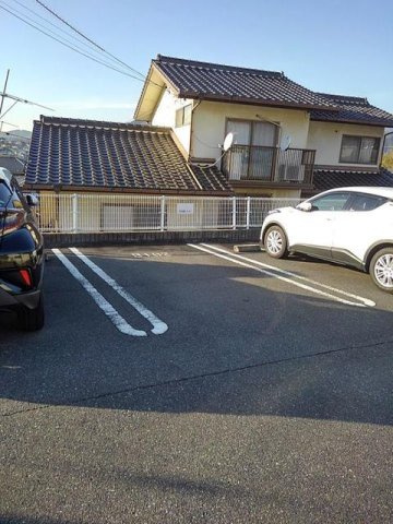 グランドールセレノＢの駐車場|車をお持ちの方に嬉しい駐車場付きの物件です