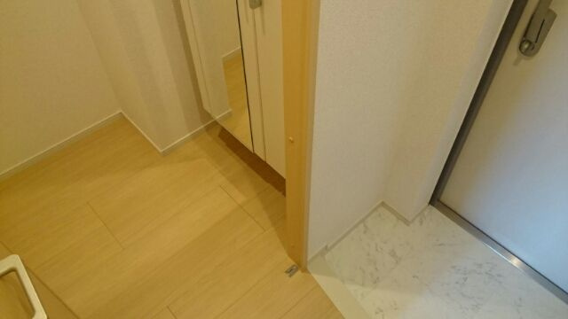 エタニティヨコハマの玄関