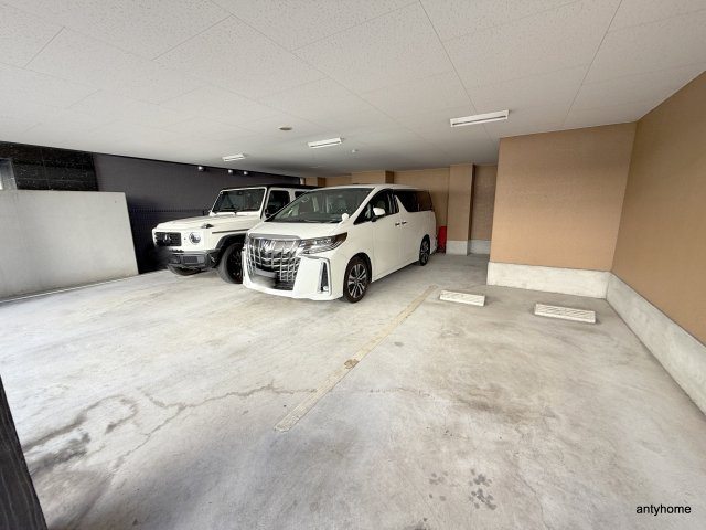 ドミール江戸堀　仲介手数料無料の駐車場