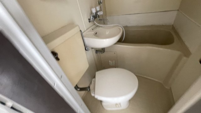 浴室内にトイレがあります！