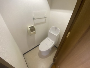 コンパクトで使いやすいトイレです♪