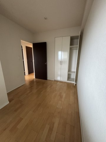 落ち着いた色調の寝室にピッタリなお部屋です！