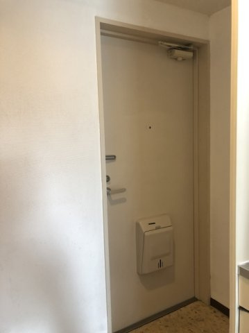 CB一橋学園の玄関