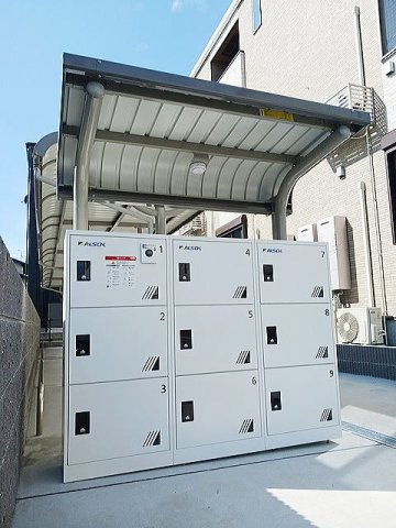 フィオーレ・ショウエイ　Ｂのエントランス|宅配BOX付きで不在時の荷物の受け取りに便利です☆