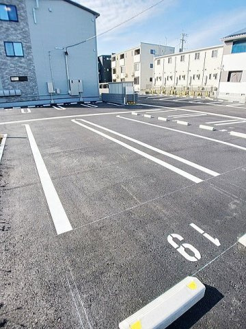 フィオーレ・ショウエイ　Ｂの駐車場|駐車スペースもあります☆