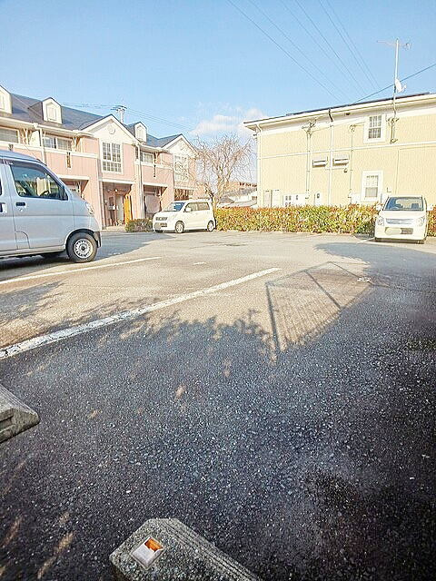 フロールパティオⅡの駐車場|駐車スペースもあります☆