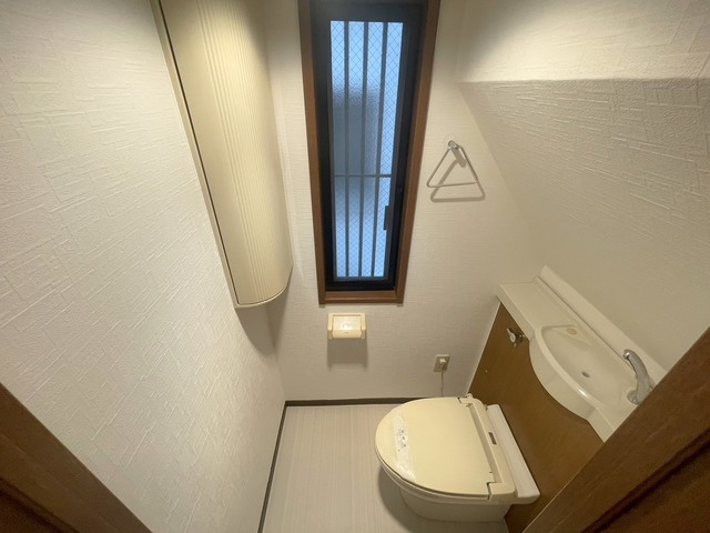 共進町戸建のトイレ