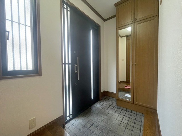共進町戸建の玄関