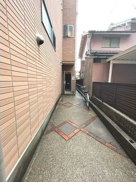 プティ オランジュのエントランス