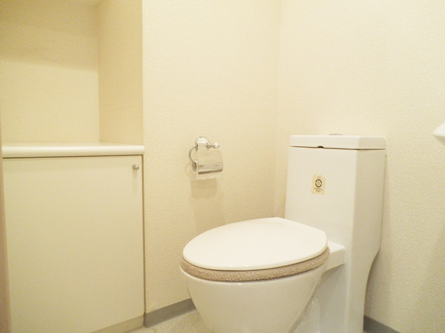 ファーストコート赤羽のトイレ|トイレには収納スペースもあります♪