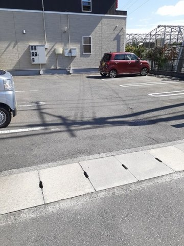 フェリーチェ三本松南の駐車場