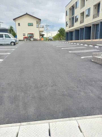 グラン・ソレイユの駐車場