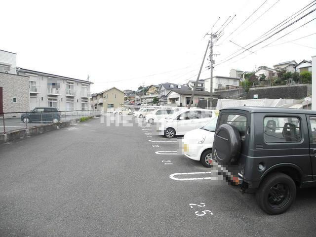 カーサ・チェレステA棟の駐車場