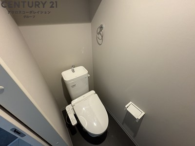 温水洗浄便座付きのトイレです♪