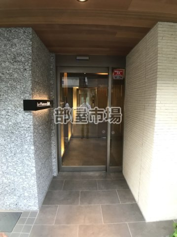 千代田区外神田３丁目の賃貸マンションのエントランス