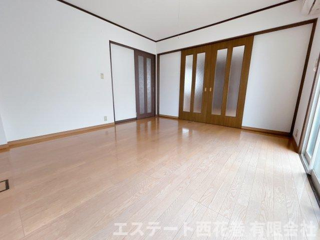 花巻市星が丘２丁目のアパートの居間・リビング