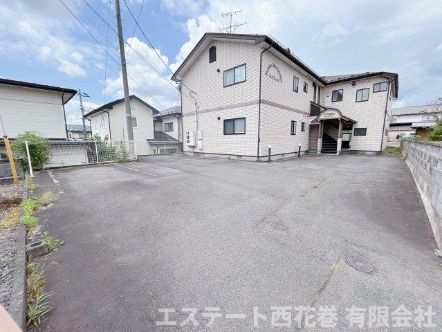 花巻市星が丘２丁目のアパートの駐車場