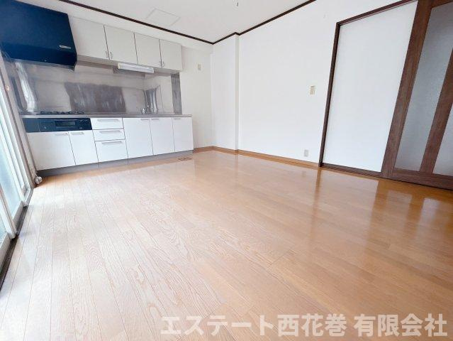 花巻市星が丘２丁目のアパートの居間・リビング