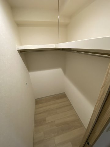 プレサンス堺筋本町エグゼブランの収納|プレサンス堺筋本町エグゼブラン　ウォークインクローゼット