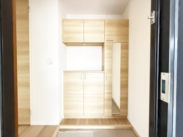 シャーメゾン西久万 C棟の玄関