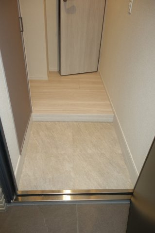クラリティア上野稲荷町の玄関