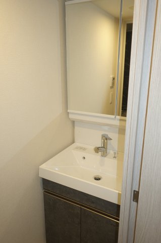 クラリティア上野稲荷町の独立洗面台