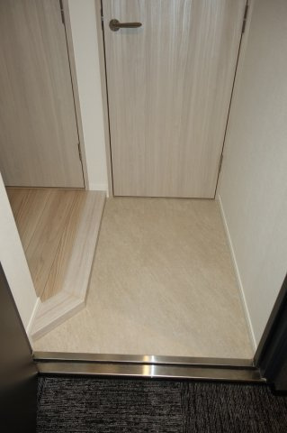 クラリティア上野稲荷町の玄関