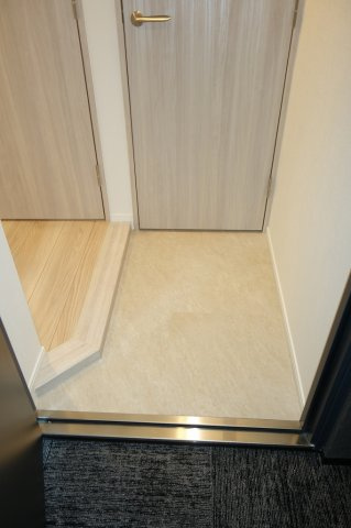 クラリティア上野稲荷町の玄関