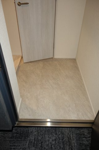 クラリティア上野稲荷町の玄関