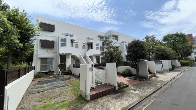 ルーフバルコニー付きメゾネット住宅
