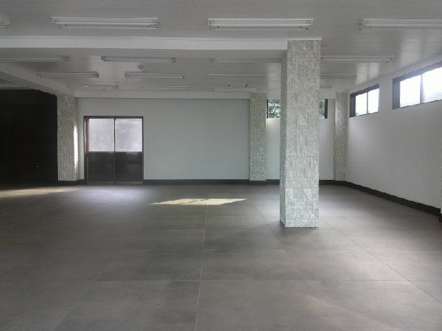 柏市松ケ崎のビルの内装
