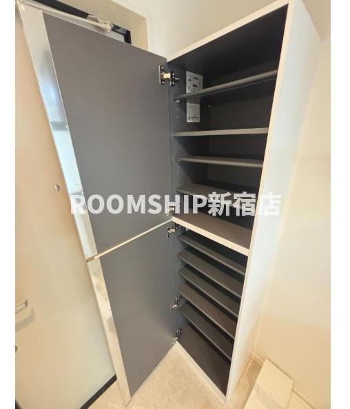 G BASE町屋EASTの玄関