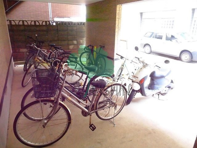 ポラリスCozy博多駅(ポラリスコージー博多駅)の駐車場