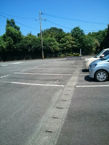 第2龍球園ハイツの駐車場|駐車場があるので、車を買う予定の方も安心です