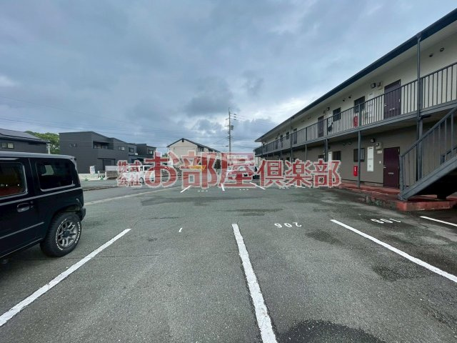 フォレスト中嶋の駐車場|駐車場に車を止められます