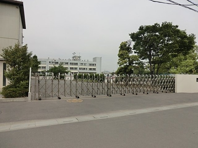 八潮市立潮止小学校まで1300ｍ