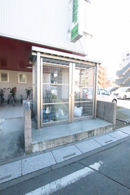 居住者専用ゴミ置場です♪
