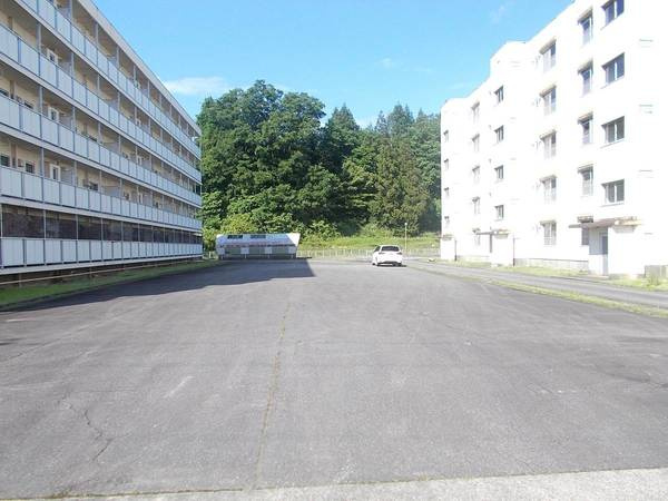 ビレッジハウス八尾3号棟の駐車場